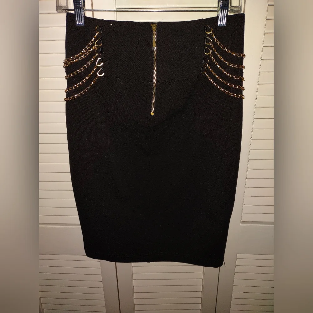 Sapphire Red - Black Pencil Skirt size M, Gold Chain Detailing - Picture 4 of 9
